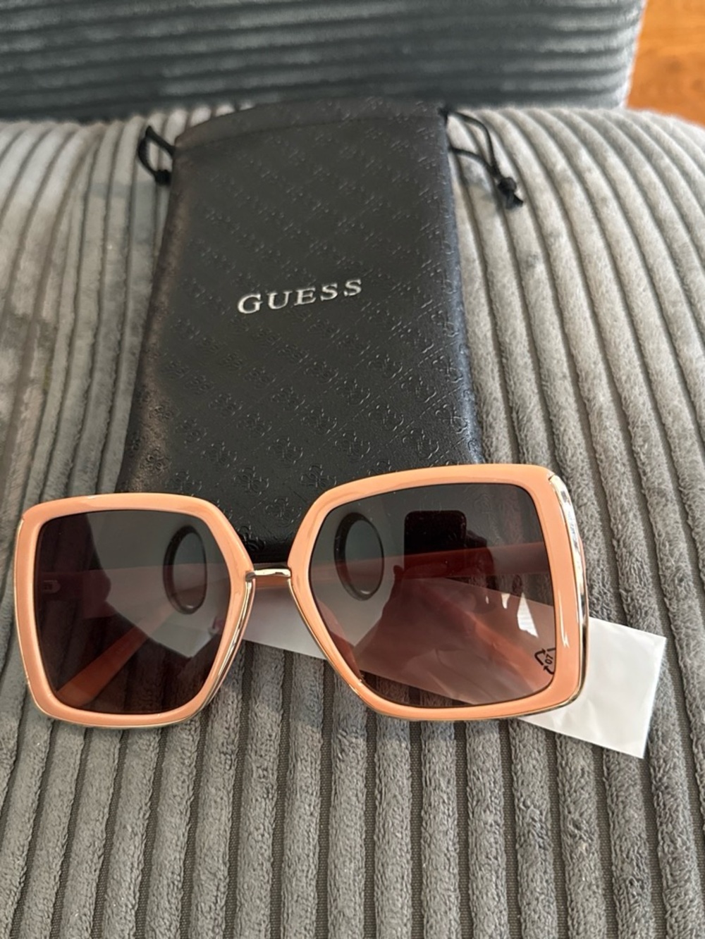 GUESS Women's Peach Square Frame Sunglasses large size brand new with tags